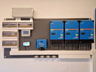 3 fázový solární set Victron Energy s výkonem solárního pole 9,54Wp/h, 3x230V AC, Lithiová baterie 9,6kWh